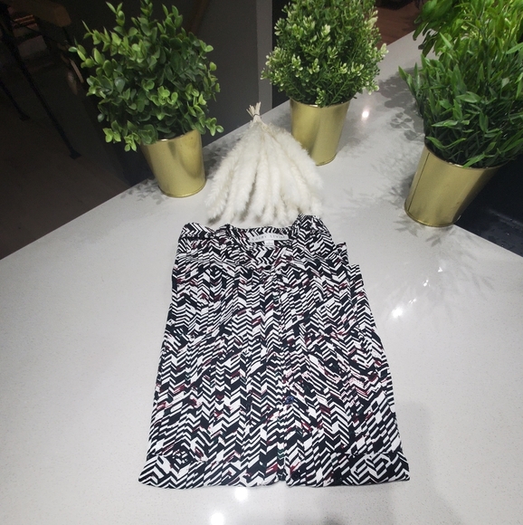 NWOT LARRY LEVINE Magnifique chemisier fluide neuf à motifs délicats - Picture 7 of 7